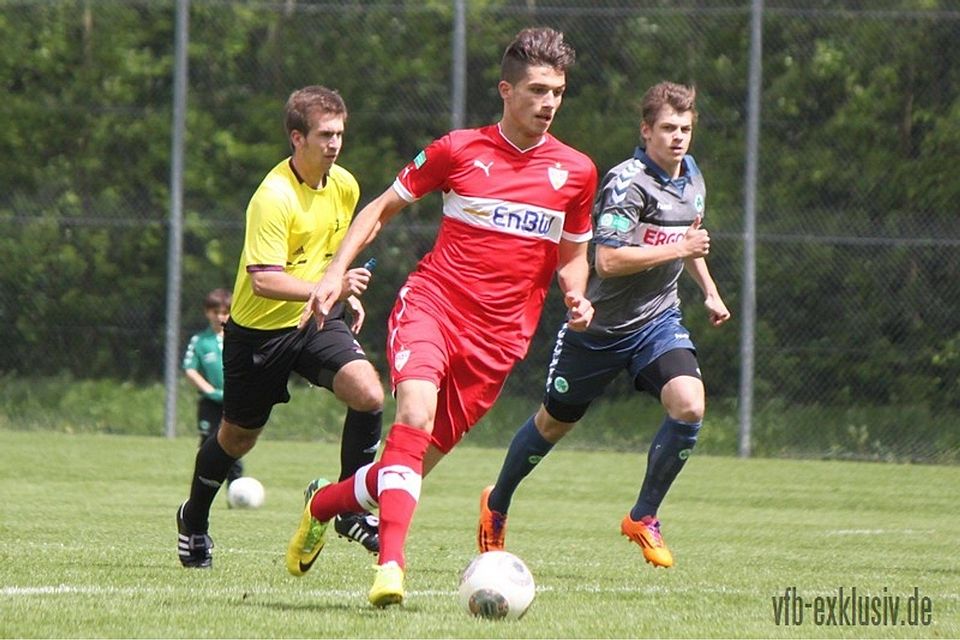 Adrian Grbic (hier im Spiel gegen die U19 der SpVgg Greuther Fürth) wurde gestern 90 Minuten eingesetzt. Foto: Lommel/VfB-exklusiv