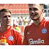Kein Spiel wie jedes andere: Holstein-Kapitän Rafael Czichos (rechts) spielte in Regensburg trotz bevorstehender Vaterschaft tadellos.Hermann