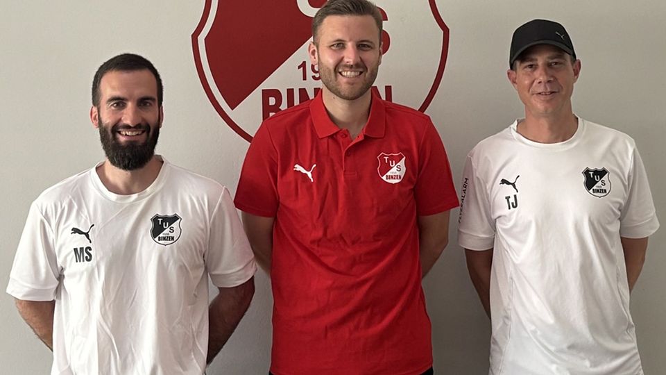 Der künftige Binzener Cheftrainer Manuel Schwarz (links) mit seinem Assistenzcoach Alexander Gött (Mitte) und TuS-Sportchef Tobias Jehle | Foto: TuS Binzen