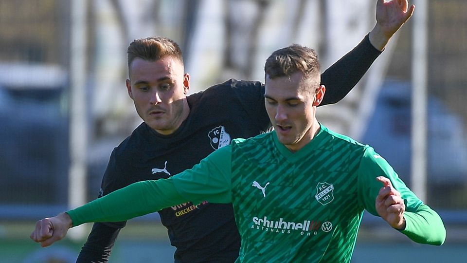 Der FC Zell um Tim Heininger (vorne) geht als Verfolger des FC Wittlingen (mit Manuel Pinke) in die Rückrunde. | Foto: Gerd Gründl