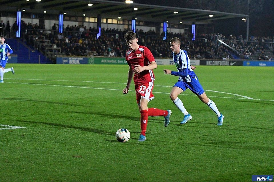 Symbolfoto: Tim Luis Maciejewski (rotes Trikot) erzielte am Dienstag in letzter Minute des Siegtreffer für die U21-Auswahl des 1. FC Union Berlin in Aalborg.