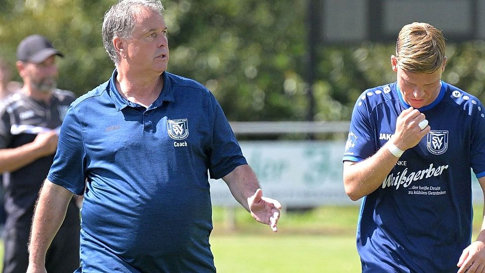 Wenzenbachs Trainer Günter Brandl muss ab Sommer auf die Dienste seines Top-Torjägers Sven Leppien (rechts) verzichten.