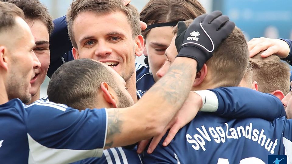 Jubel, Trubel, Heiterkeit: Die SpVgg Landshut setzt seine Mega-Serie auch gegen Verfolger Luhe-Wildenau erfolgreich fort. Mit einem 3:0 besiegte die Maier-Elf die Oberpfälzer - und wiederholte den Hinspielsieg (2:1).