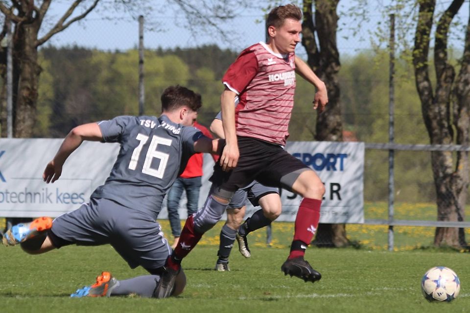 Kaum zu stoppen: Beim Hinspiel in Peiting sicherte sich der SV Miesbach mit Gian-Luca Morena am Ball einen 2:0-Erfolg.