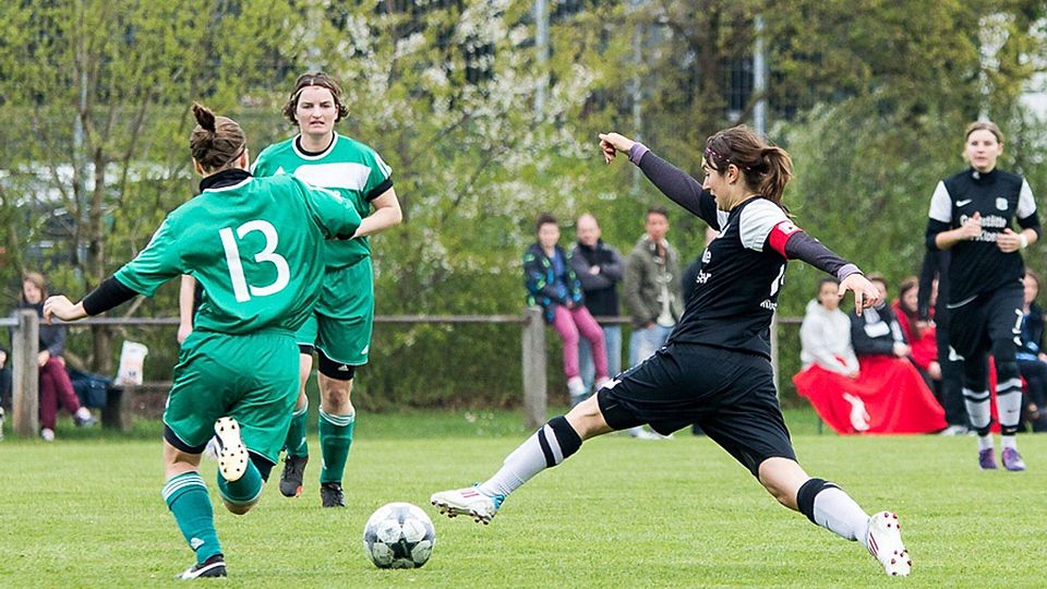 Die Damen des FC Stern München überrollen den VfB Straubing mit 5:0. F: Riedel