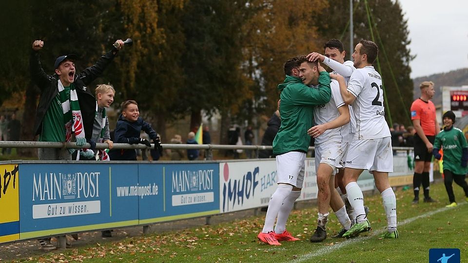 "Jubeeeeeel" 🎊: Der TSV Abtswind ist durch den 2:1-Sieg gegen den TSV Karlburg und den Ausrutscher der „Grabfeld-Gallier“ in Haibach nun wieder punktgleicher Spitzenreiter.
