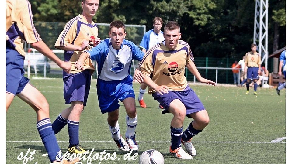 F: Sven  BrücknerPhilipp Früchtel(mitte) trifft doppelt für die Salzstädter