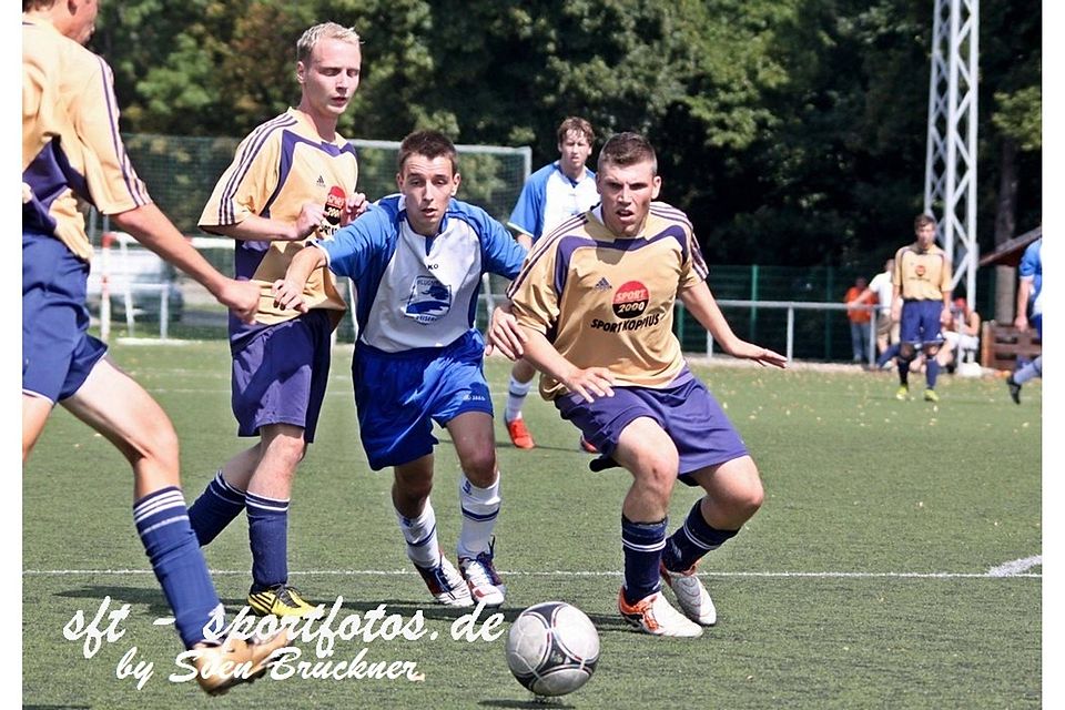 F: Sven  BrücknerPhilipp Früchtel(mitte) trifft doppelt für die Salzstädter