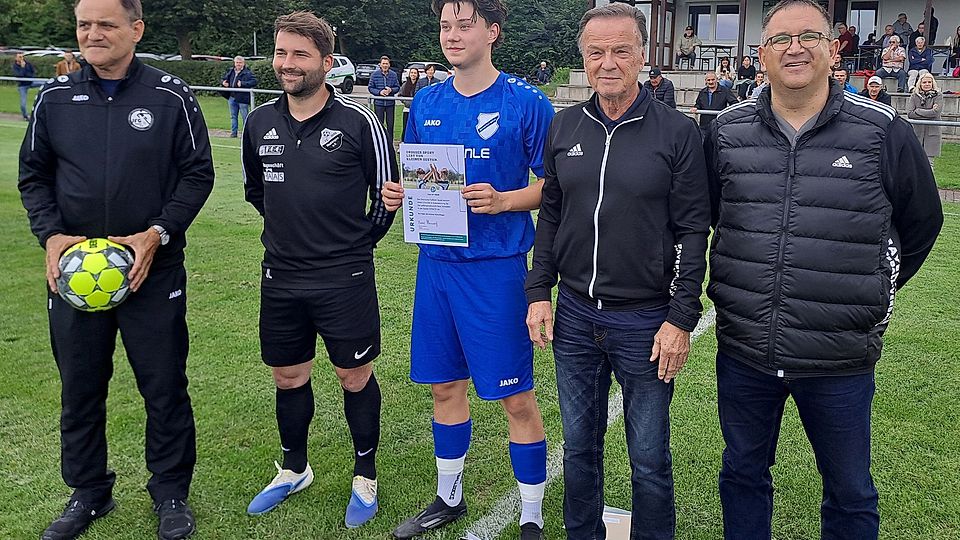 Ben Sobek (Mitte) wurde für seine faire Aktion ausgezeichnet.
