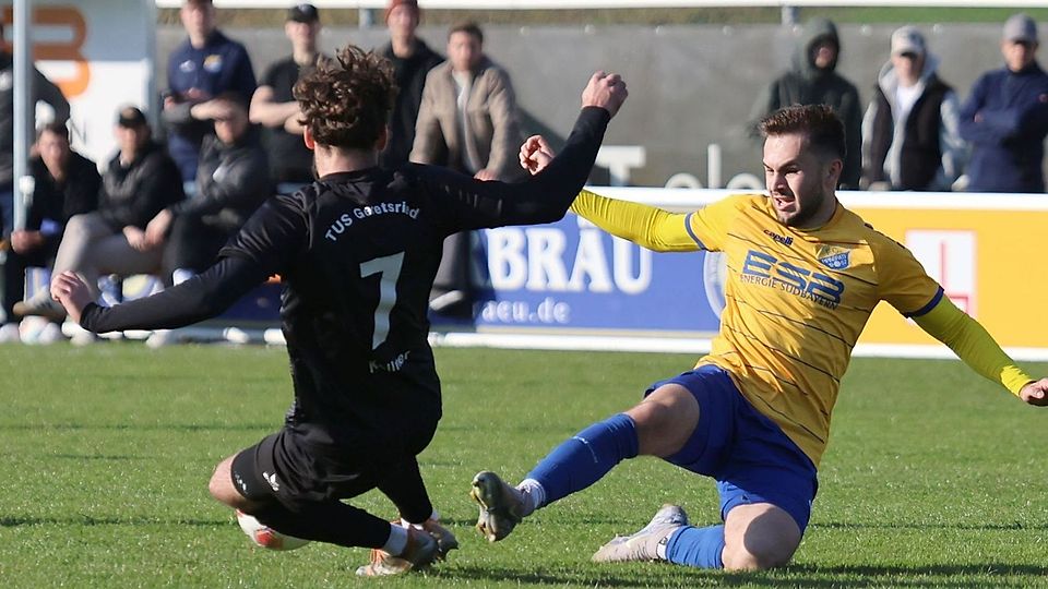 Kampf um jeden Zentimeter: Der TuS Geretsried rang dem FC Pipinsried ein Remis ab.