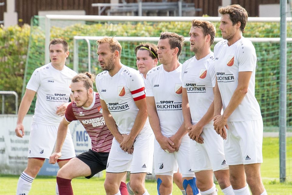 Fokussiert: die Spieler des FC Real Kreuth vor dem Start der zweiten Saisonhälfte.
