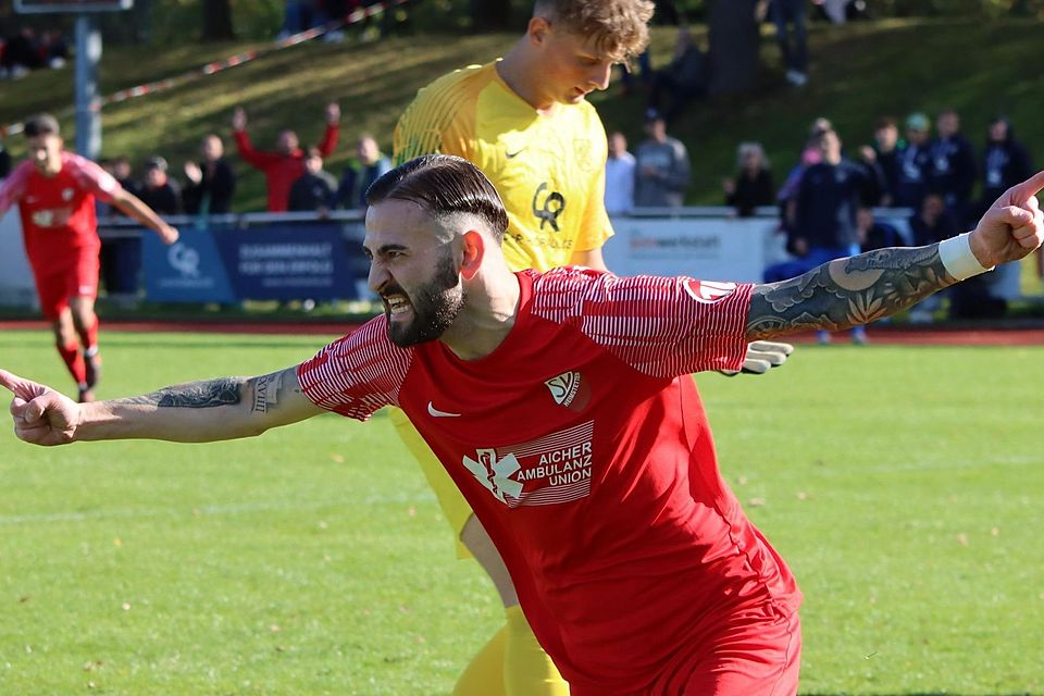 Kubilay Celik. Der Toptorschütze der Vorsaison musste nach einem „groben Foul“, so Langer, das Feld mit lädiertem Knie verlassen.