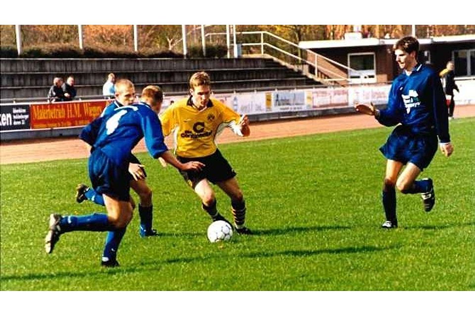 In Aktion: Benjamin Hettwer als Jugendlicher im Trikot von Borussia Dortmund (im gelben Trikot). Foto: Privatarchiv Hettwer