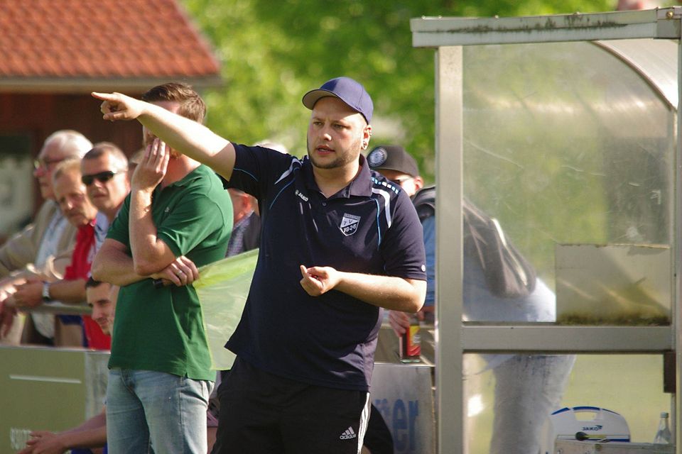 Barbings Trainer Daniel Lang vertraut auf die Eigengewächse des Vereins. Foto: lst