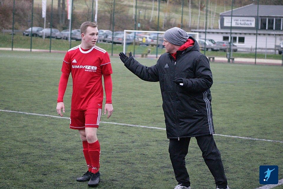 Luis Ehm und Freddy Quebbemann arbeiteten über vier Jahre lang bei TuRa Freienohl zusammen. Nun trafen beide als Gegner aufeinander.