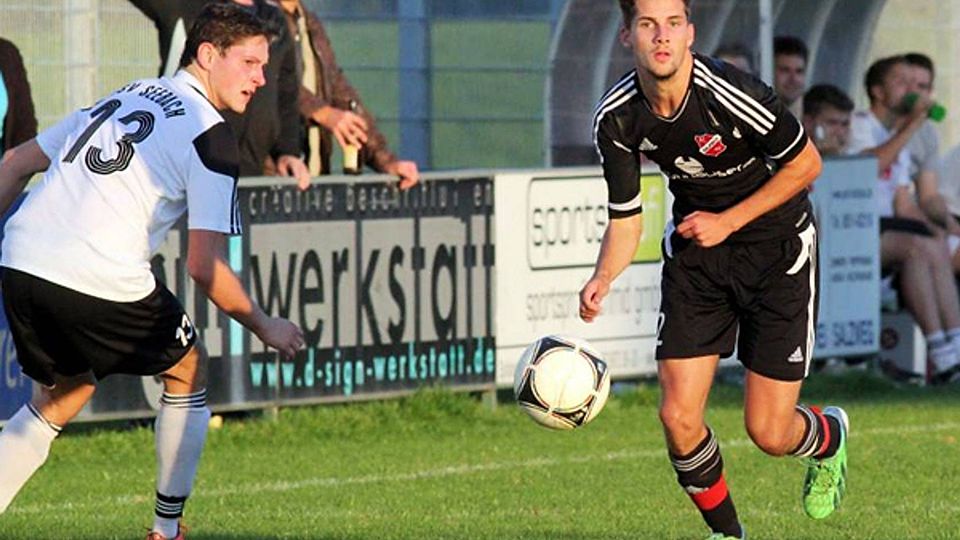 Sebastian Fürstenau (re.) vom FC Salzweg wechselt zum Kreisligisten VfB Straubing. F.:Enzesberger