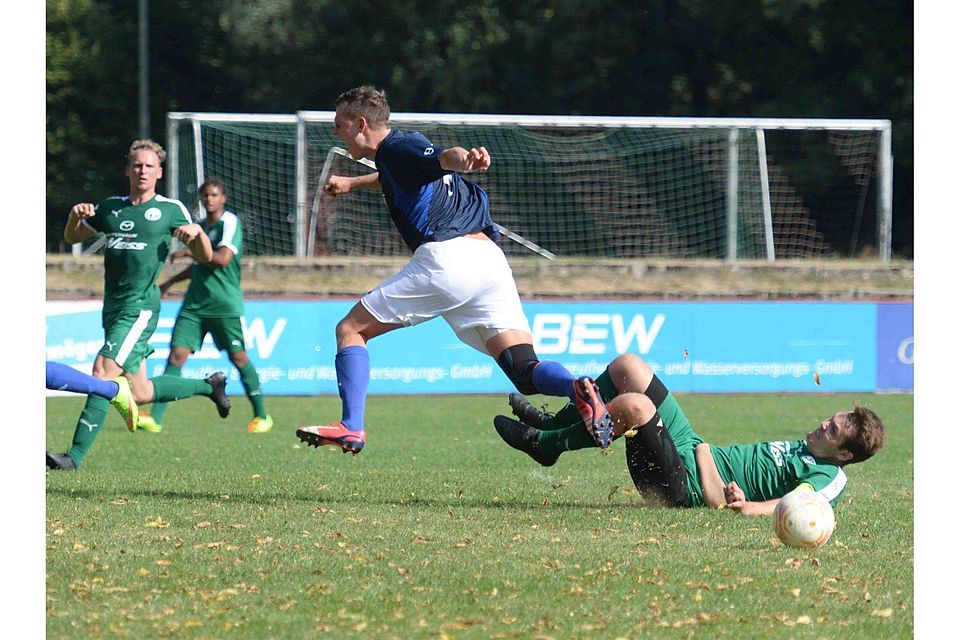 Wie hier gegen den TSV Neudrossenfeld II (grünes Trikot) ging es für den FSV auch in Münchberg hoch her. F: Mularczyk