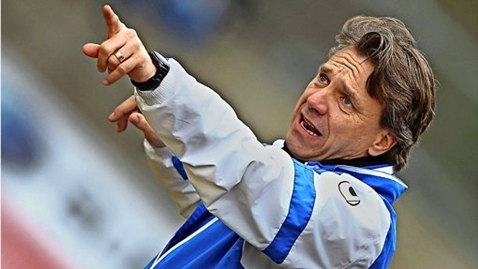 Unter der Führung des Trainers Horst Steffen ist es für die Stuttgarter Kickers im Fußballjahr 2014 stetig bergauf gegangen. Foto: Baumann