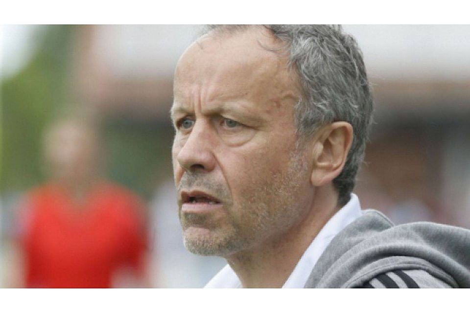 Hat auch im kommenden Jahr beim Heeslinger SC sportlich das Sagen: Trainer Hansi Bargfrede hat seinen Vertrag um eine Saison verlängert. F: Scholz
