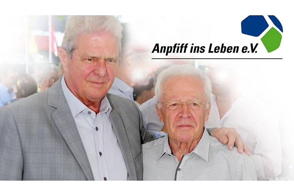 Dietmar Hopp und Anton Nagl, die "Anpfiff ins Leben" vor 15 Jahren auf den Weg brachten.    Foto/Grafik: Pfeifer/cwa
