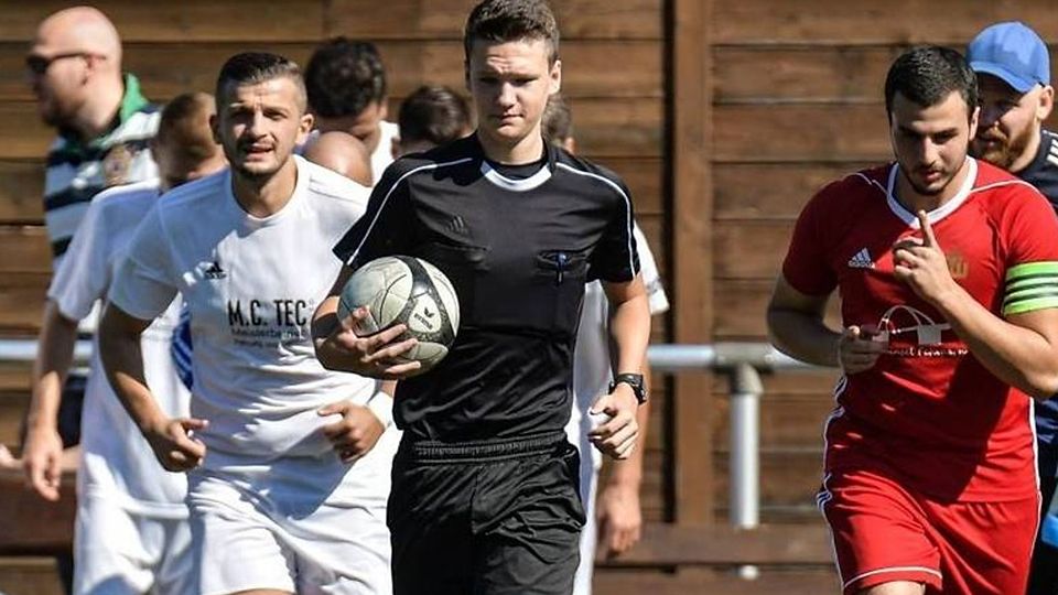 Yannick Mondani hat den Spaß als Schiedsrichter nicht verloren - trotz des Vorfalls in Hechtsheim.
