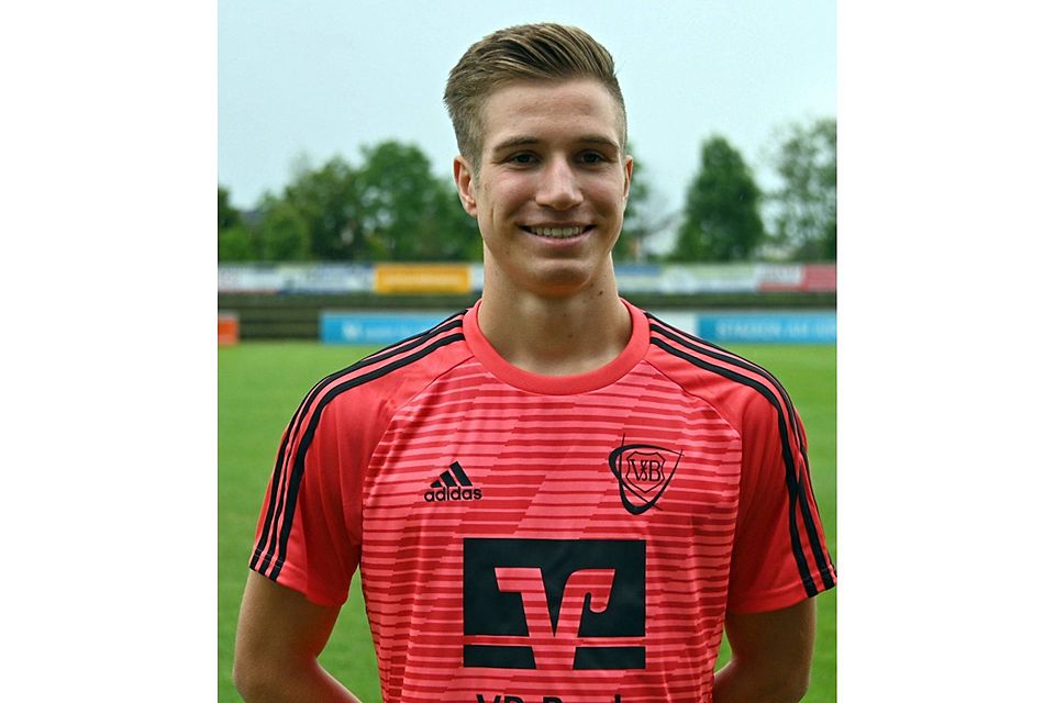 Per Fallrückzieher ins Kreuzeck: VfB-Fußballer Daniel Bauer wird sich noch lange an die 44. Minute im Auswärtsspiel in Holzkirchen erinnern. Nico Bauer
