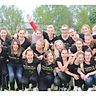 &quot;Lasst?s mi durch, i bin Meister&quot;, steht auf den Shirts des Kirchdorfer Damenteams.  Fotos: SC Kirchdorf