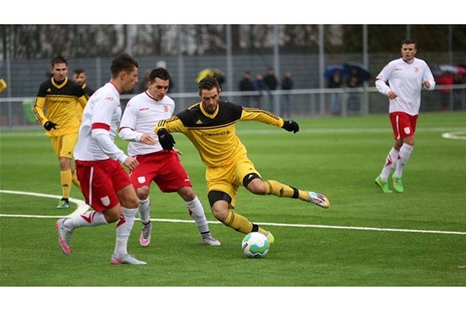 Noch zu Bayernliga-Zeiten fand das letzte Punktspiel zwischen SSV Jahn Regensburg II und ASV Burglengenfeld im November 2015 statt.  Foto: Brüssel