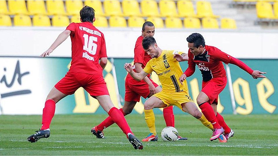 Tat sich schwer: Alemannia Aachen, hier Marcel Heller, hatte über 120 Minuten große Probleme mit dem Mittelrheinligist FC Wegberg-Beeck. Foto: Wolfgang Birkenstock