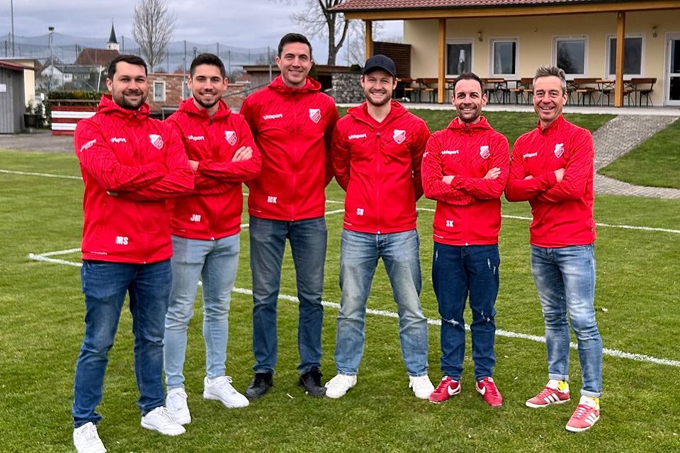 V.l.n.r.: Maximilian Strobel (Trainer 1. Mannschaft), Jonas Manier (Spielertrainer 1. Mannschaft), Markus Kapfer (sportlicher Leiter), Stefan Besel (Torwarttrainer), Sven Kocan (Spielertrainer 2. Mannschaft), Peter Piak (Trainer 2. Mannschaft) 