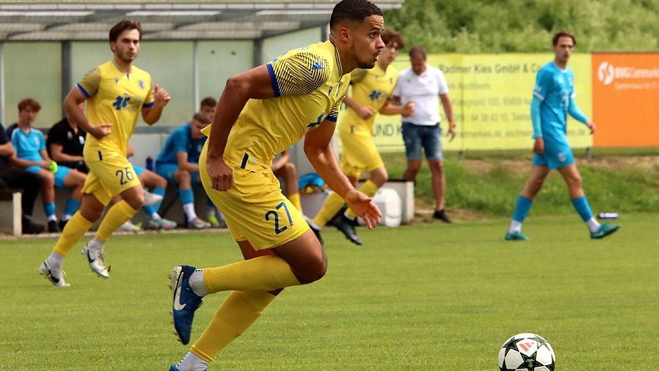 In der ersten Halbzeit drehte der SV Dornach mächtig auf: Hier treibt Maurice Albers das Spiel nach vorne.