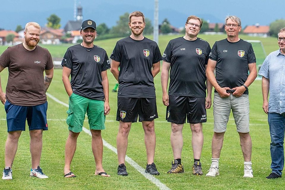 Stolze Gastgeber: die Verantwortlichen der MSW Oberland, der Spielgemeinschaft des SV Waakirchen-Marienstein mit dem TSV Schaftlach.