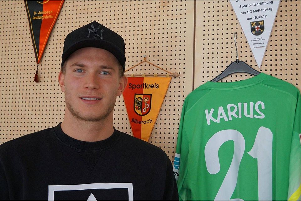 Ist bei der SG Mettenberg immer präsent, sein Trikot hängt im Sportheim: Loris Karius. SZ-Foto: Volker Strohmaier