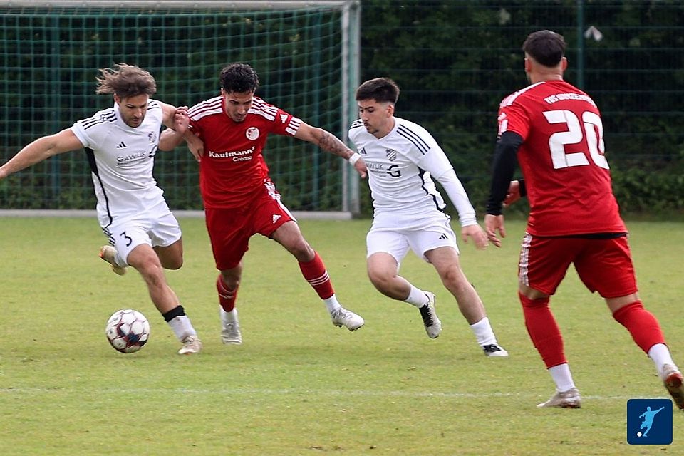 TuS Winzenheim (hier in rot) schnappte sich am Sonntag beim TuS Pfaffen-Schwabenheim II mit einem 5:3-Erfolg den Meisterschaftstitel. 