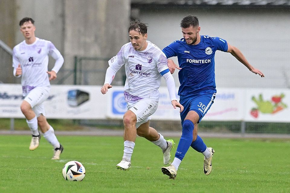 Kapitän Marco Fehr (links) und der TSV Kareth-Lappersdorf wollen sich an Bogen für die 0:3-Schlappe aus dem Hinspiel revanchieren.