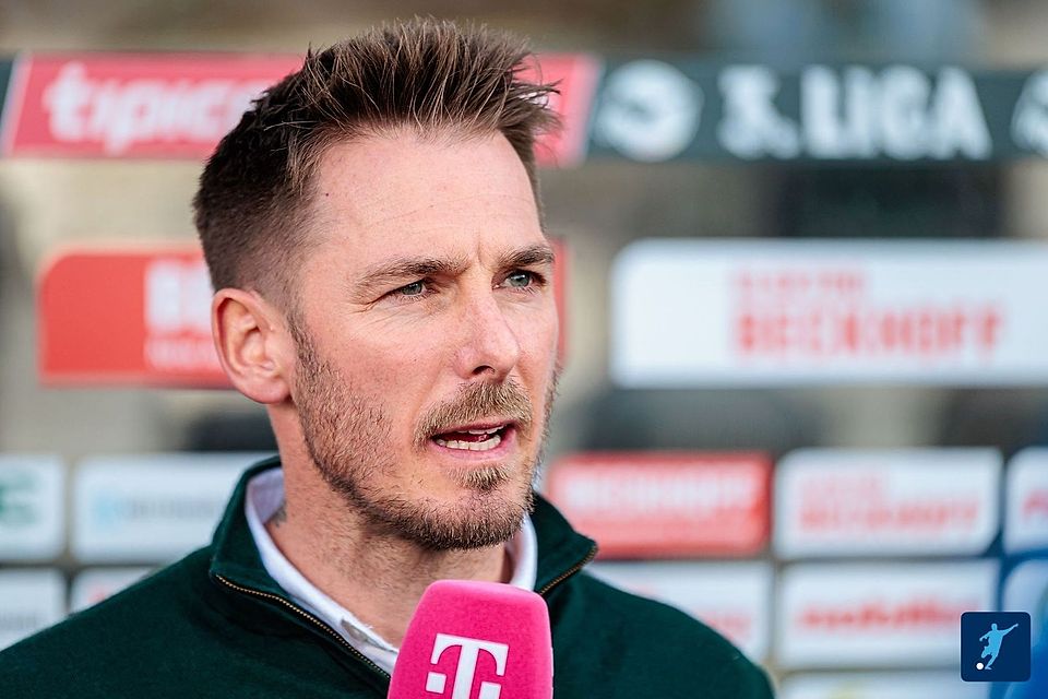 Tobias Strobl übernimmt als Cheftrainer beim VfL Wolfsburg. Tobias Strobl übernimmt als Cheftrainer beim VfL Wolfsburg.