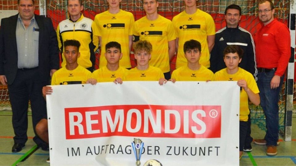 Die U-17 des SE Freising sicherte sich den Pokal im Hallenkreisfinale Donau/Isar. Foto: Nico Bauer