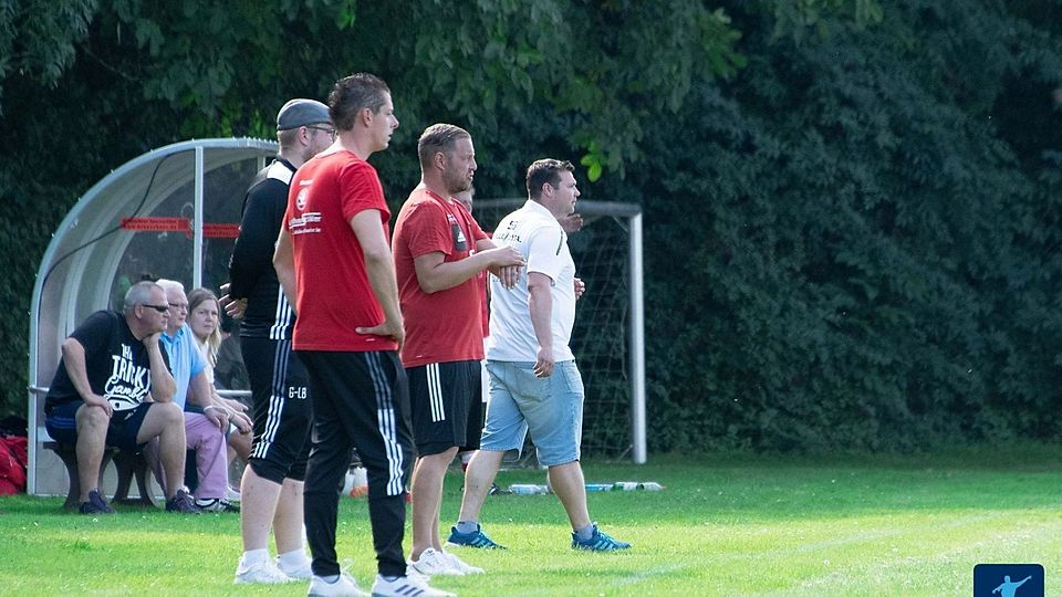 Das Trainerteam des TB-SV Füssenich macht weiter.