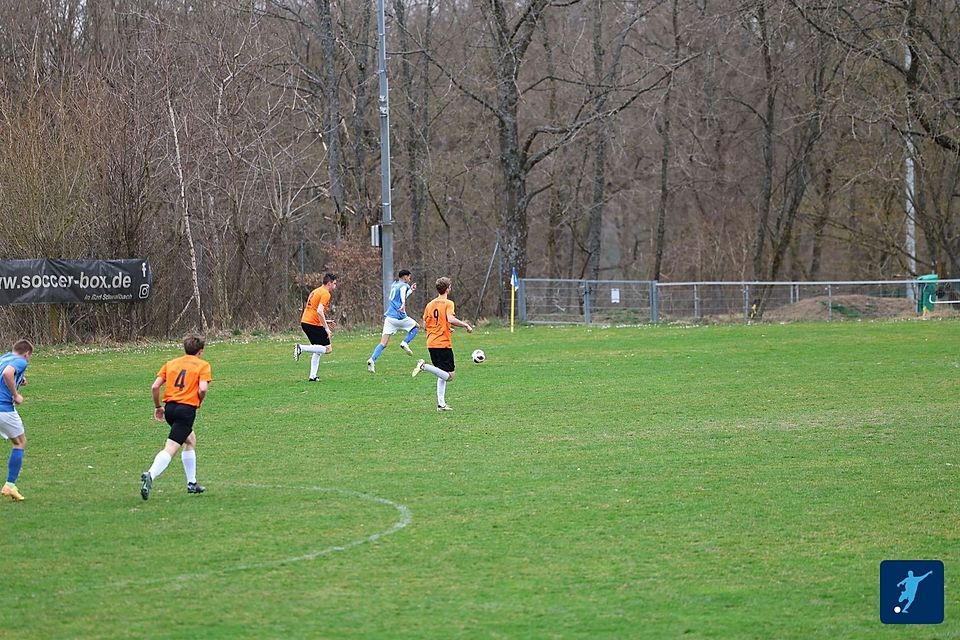 Der FC Hettenhain konnte sich über wichtige Punkte gegen den Abstieg freuen. Der FC Hettenhain konnte sich über wichtige Punkte gegen den Abstieg freuen.