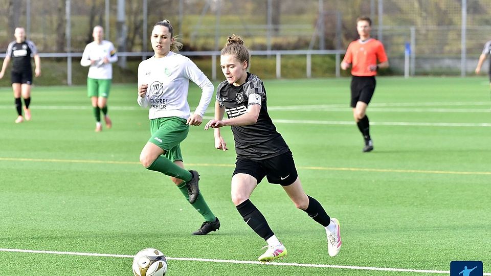 Frauenbiburgs Kapitänin Emma Bronheim (am Ball) peilt mit ihrem Team den Meistertitel an.