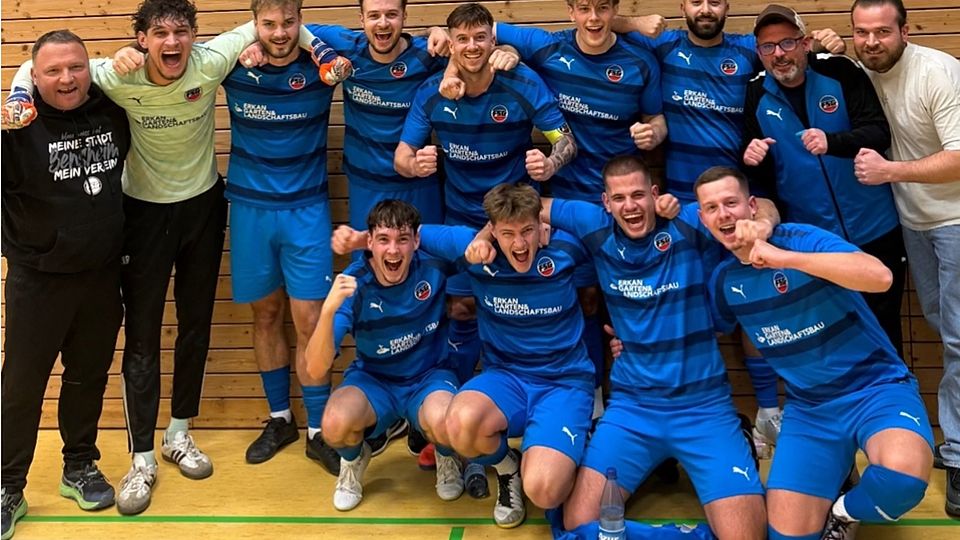 Die FSG Bensheim jubelt ausgelassen nach dem Halbfinalsieg gegen die TSV Auerbach.