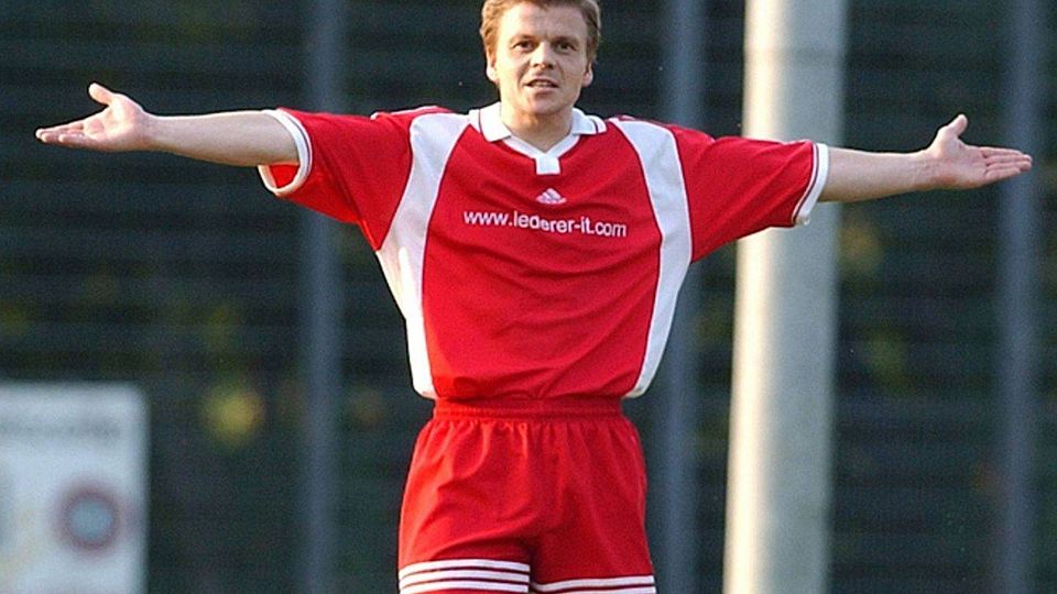 Mit leeren Händen standen die Königsdorfer Fußballer um ihren Spielertrainer Bernd Santl im Jahr 2004 da und stiegen in die Kreisklasse ab. Hans Lippert
