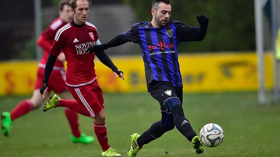 Daniele Ballatore (blau) will nun in der Bezirksliga für Furore sorgen. F: Zink