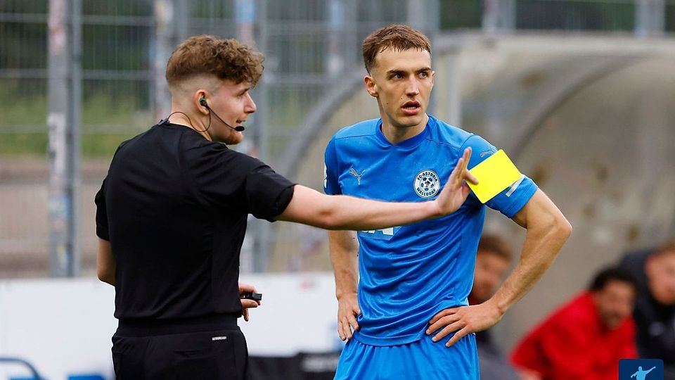 Diese gelbe Karte hat Folgen: Jonas Arcalean fehlt in Offenbach gesperrt.