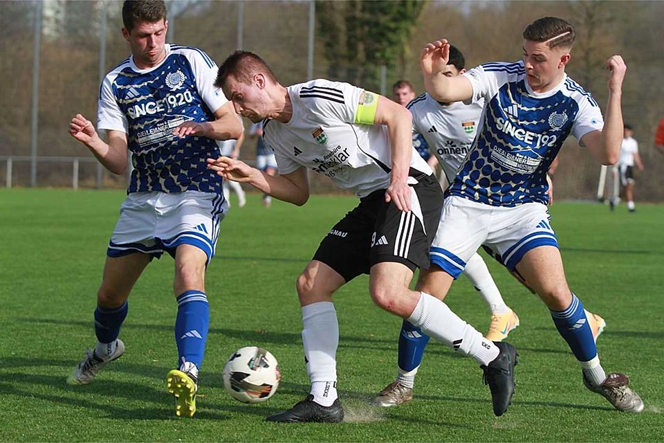 Spielführer Nick Rixen (TSV Kronshagen), hier im Spiel gegen Rantrum, gelingt das 1-1 beim TSB Flensburg. Spielführer Nick Rixen (TSV Kronshagen), hier im Spiel gegen Rantrum, gelingt das 1-1 beim TSB Flensburg.