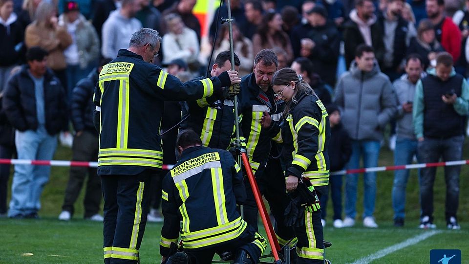 Auch die Feuerwehr - hier ein Archivofoto aus einer anderen Begegnung - konnte in Regen nicht entscheidend helfen 