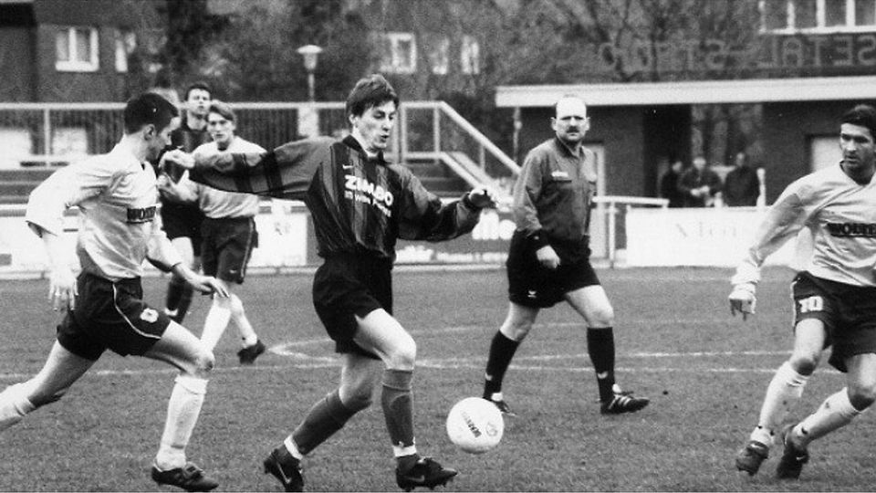 Zweieinhalb Jahre spielte Zoran Milosevic (am Ball) für den VfL Herzlake. Sonntag kehrt er als Trainer vom SV Eintracht TV Nordhorn zurück. Foto: Doris Leißing