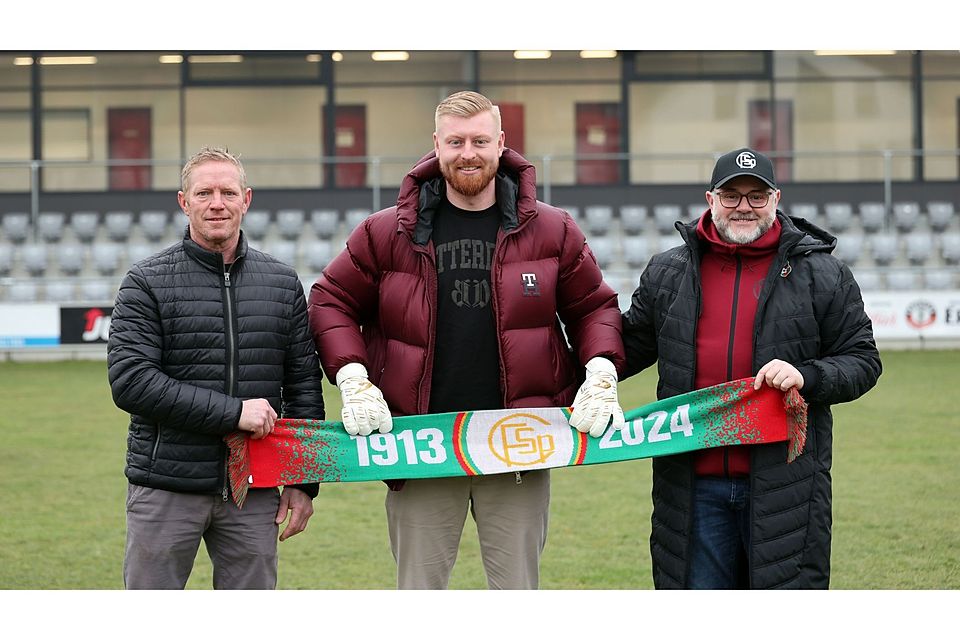 Trainer Christian Wiggerl Donbeck, Felix Thiel sowie Abteilungsleiter Wolfgang Lang