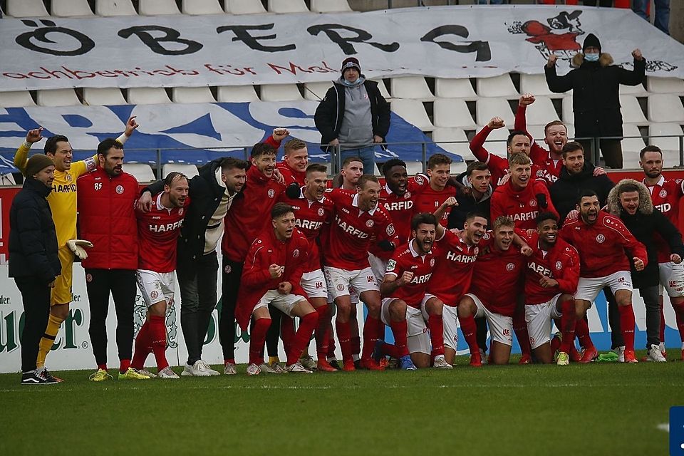Rot-Weiss Essen feiert den Aufstieg in die 3. Liga!
