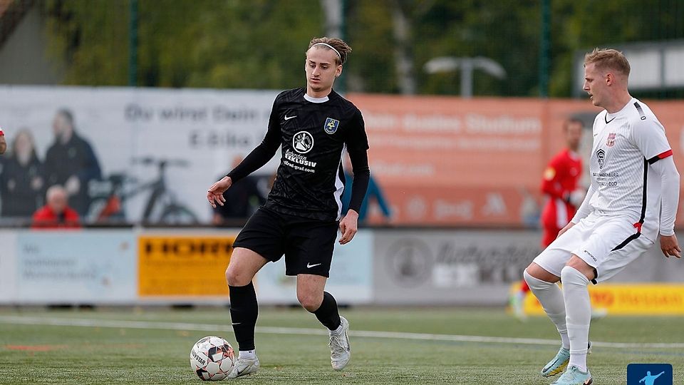 Aktivposten und Doppelpacker: Leon Krönert (mitte) überzeugte beim furiosen 6:0-Coup gegen den Drittplatzierten SC Waldgirmes.